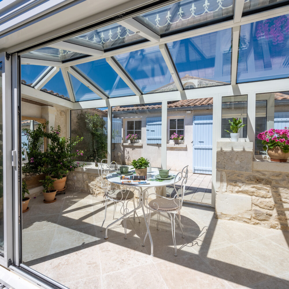 Véranda Extension Pergola Carport et Menuiserie à Royan Bordeaux St Jean d'Angely Limoges Poitiers Cognac Périgueux La Rochelle