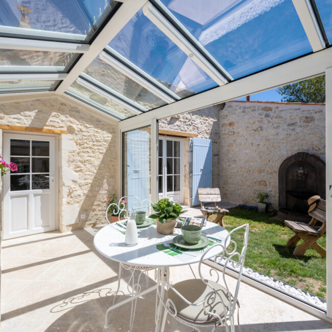 Véranda Extension Pergola Carport et Menuiserie à Royan Bordeaux St Jean d'Angely Limoges Poitiers Cognac Périgueux La Rochelle