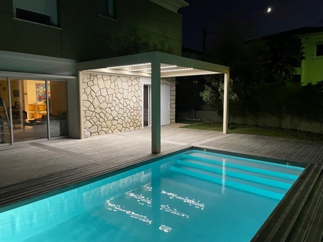 Véranda Extension Pergola Carport et Menuiserie à Royan Bordeaux St Jean d'Angely Limoges Poitiers Cognac Périgueux La Rochelle