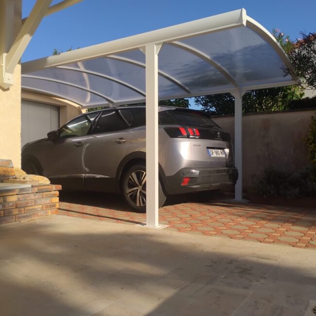 Véranda Extension Pergola Carport et Menuiserie à Royan Bordeaux St Jean d'Angely Limoges Poitiers Cognac Périgueux La Rochelle