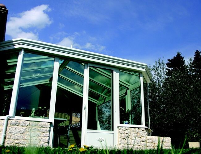 Véranda Extension Pergola Carport et Menuiserie à Royan Bordeaux St Jean d'Angely Limoges Poitiers Cognac Périgueux La Rochelle