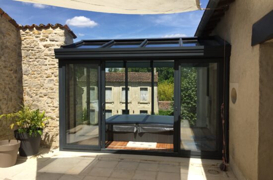 Véranda Extension Pergola Carport et Menuiserie à Royan Bordeaux St Jean d'Angely Limoges Poitiers Cognac Périgueux La Rochelle