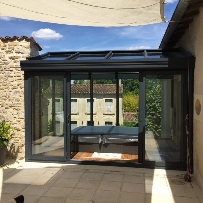 Véranda Extension Pergola Carport et Menuiserie à Royan Bordeaux St Jean d'Angely Limoges Poitiers Cognac Périgueux La Rochelle