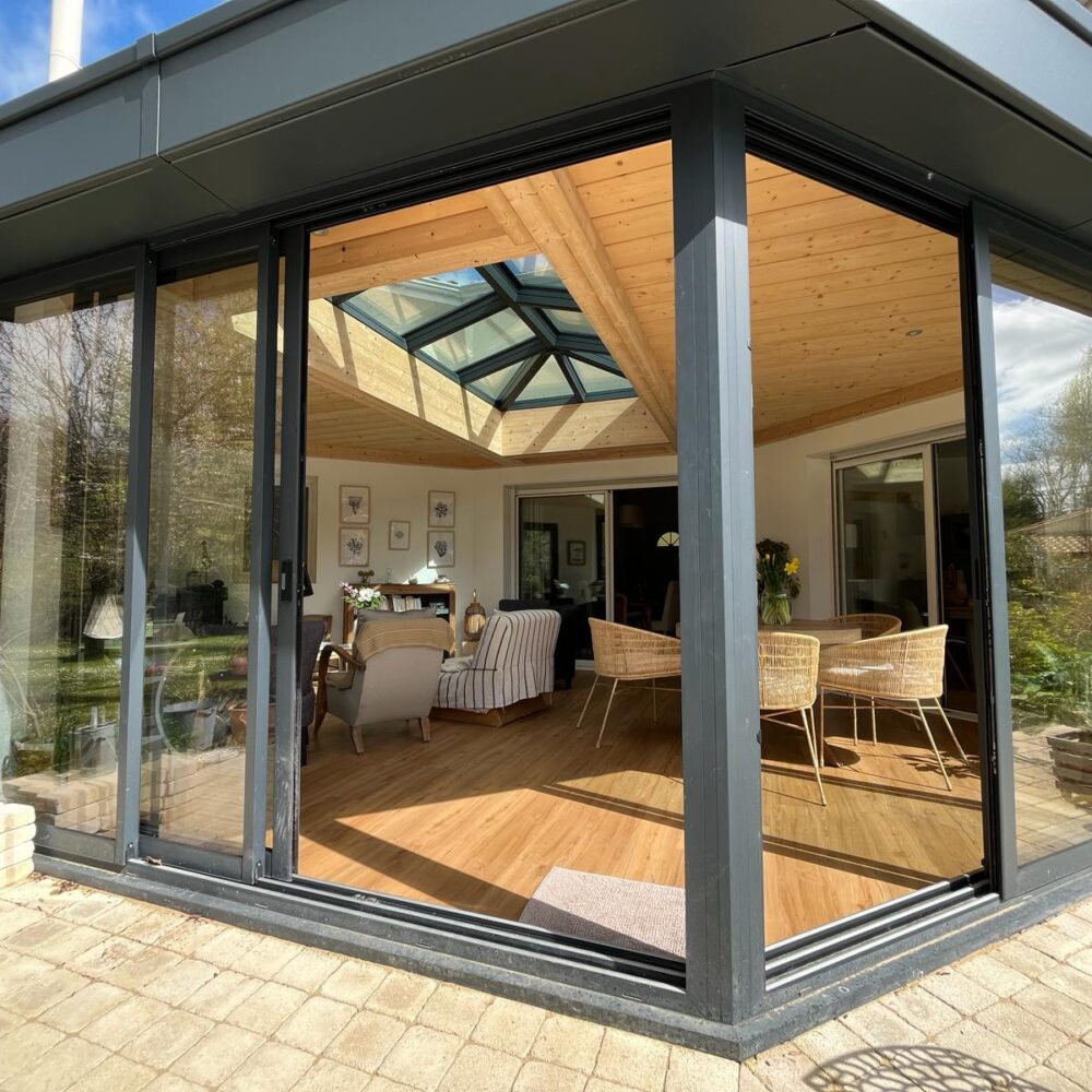 Véranda Extension Pergola Carport et Menuiserie à Royan Bordeaux St Jean d'Angely Limoges Poitiers Cognac Périgueux La Rochelle