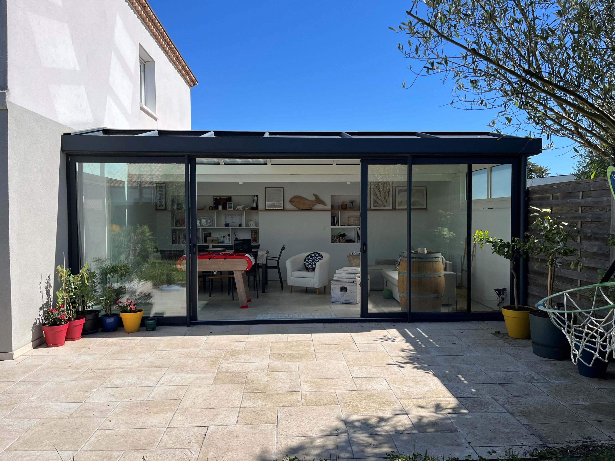 Véranda Extension Pergola Carport et Menuiserie à Royan Bordeaux St Jean d'Angely Limoges Poitiers Cognac Périgueux La Rochelle