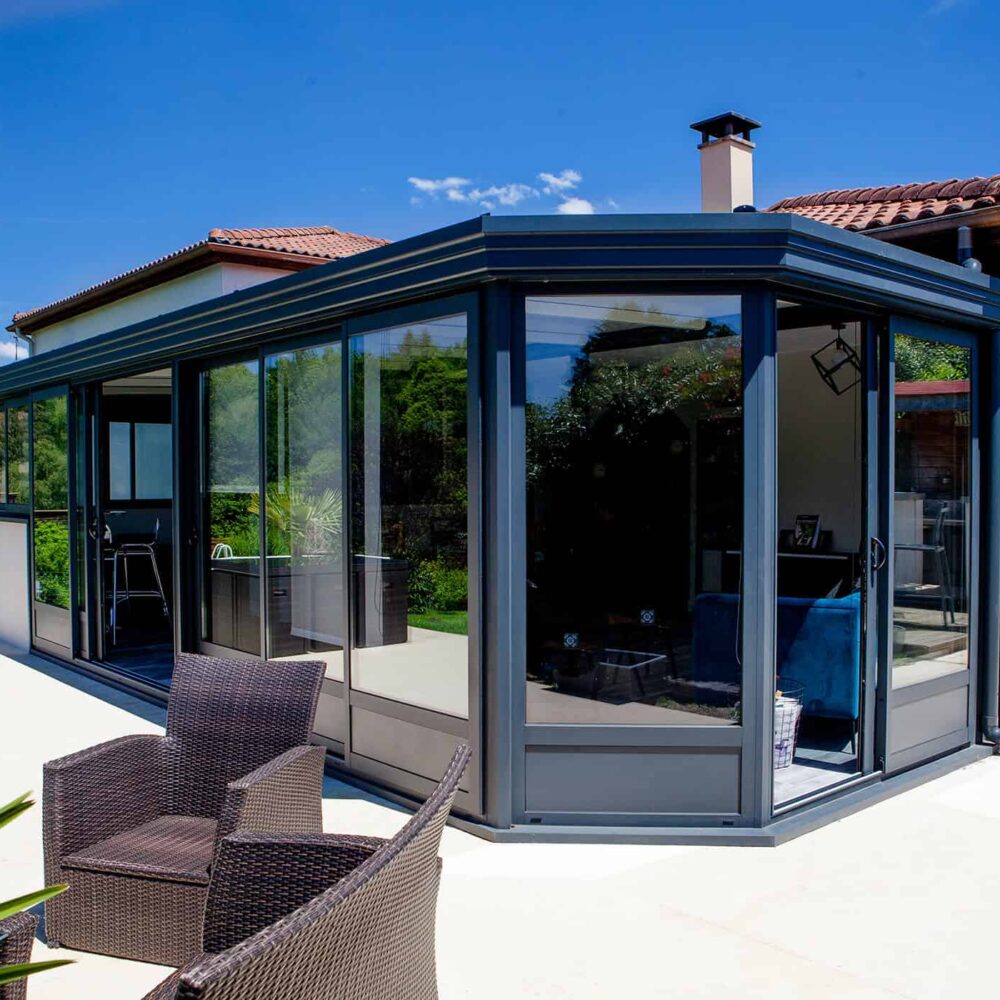 Véranda Extension Pergola Carport et Menuiserie à Royan Bordeaux St Jean d'Angely Limoges Poitiers Cognac Périgueux La Rochelle