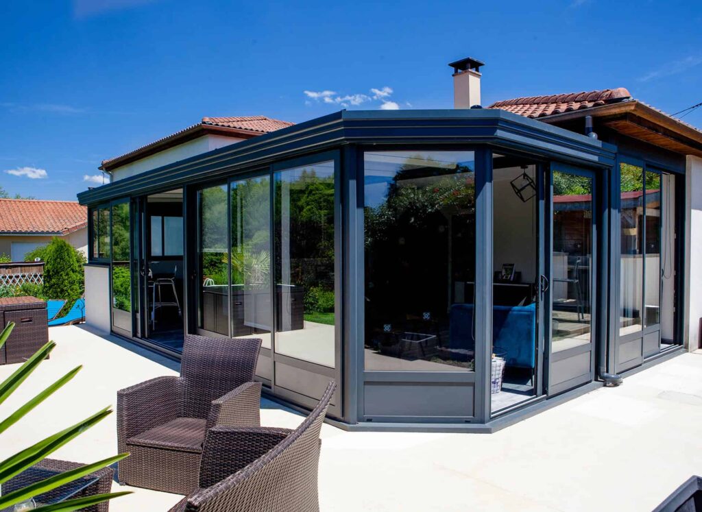 Véranda Extension Pergola Carport et Menuiserie à Royan Bordeaux St Jean d'Angely Limoges Poitiers Cognac Périgueux La Rochelle